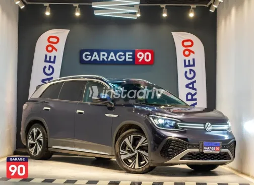 فولكس فاغن اي دي 6 2023 أزرق غامق مستعملة للبيع - 2