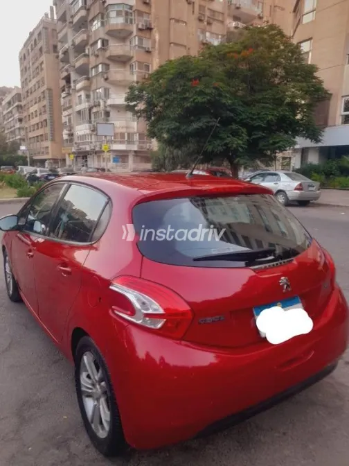 بيجو 208 2016 أحمر مستعملة للبيع - 2