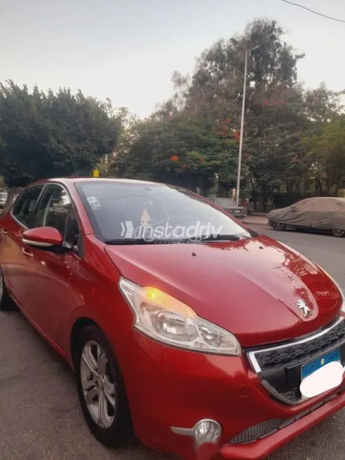 بيجو 208 2016 أحمر مستعملة للبيع - 3