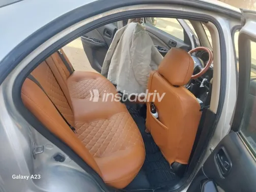 نيسان صنى 2010 فضي مستعملة للبيع - 1