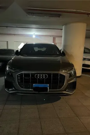 اودي Q8 2022 رمادي مستعملة للبيع