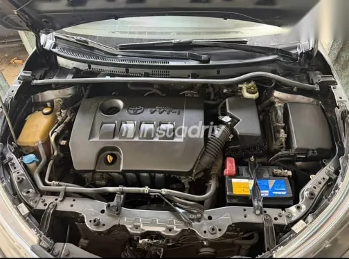 تويوتا كورولا 2014 فضي مستعملة للبيع - 1