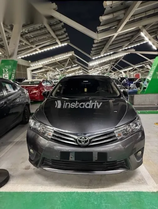 تويوتا كورولا 2014 فضي مستعملة للبيع - 2