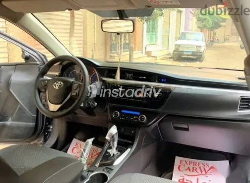 تويوتا كورولا 2014 فضي مستعملة للبيع - 5