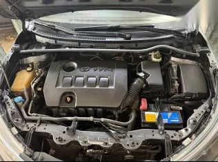 تويوتا كورولا 2014 فضي مستعملة للبيع