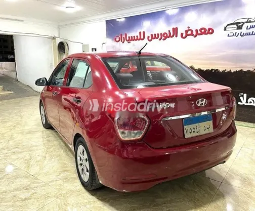 هيونداي جراند i10 2015 أحمر مستعملة للبيع - 5
