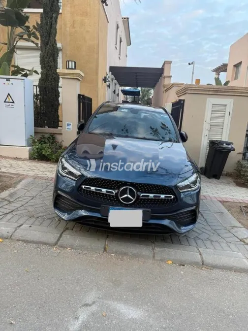 مرسيدس GLA 200 2021 أزرق غامق مستعملة للبيع - 1