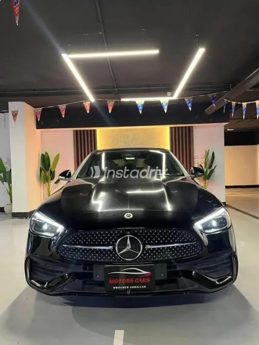 مرسيدس C 200 2022 أسود مستعملة للبيع - 1