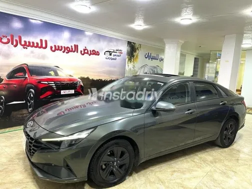 هيونداي إلنترا 2021 رمادي مستعملة للبيع - 2