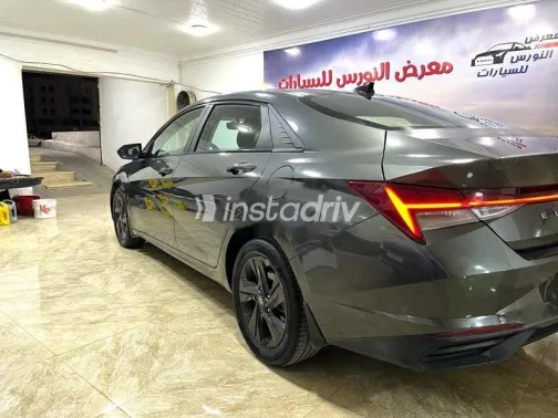 هيونداي إلنترا 2021 رمادي مستعملة للبيع - 4