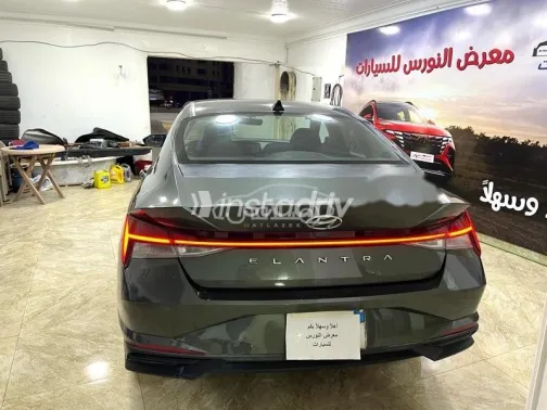 هيونداي إلنترا 2021 رمادي مستعملة للبيع - 5