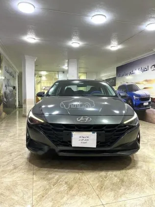 هيونداي إلنترا 2021 رمادي مستعملة للبيع