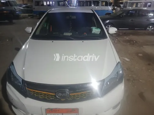 بى واى دى‬ F3 2021 أبيض مستعملة للبيع - 4