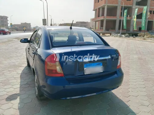 هيونداي اكسنت 2006 أزرق غامق مستعملة للبيع - 3
