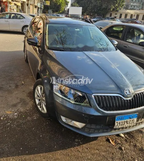 سكودا اوكتافيا 2015 فضي مستعملة للبيع - 1