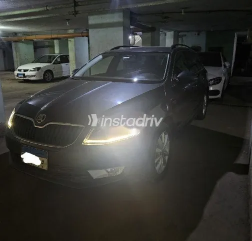 سكودا اوكتافيا 2015 فضي مستعملة للبيع - 2