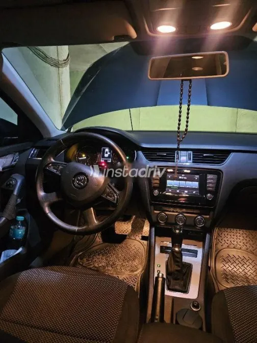 سكودا اوكتافيا 2015 فضي مستعملة للبيع - 3