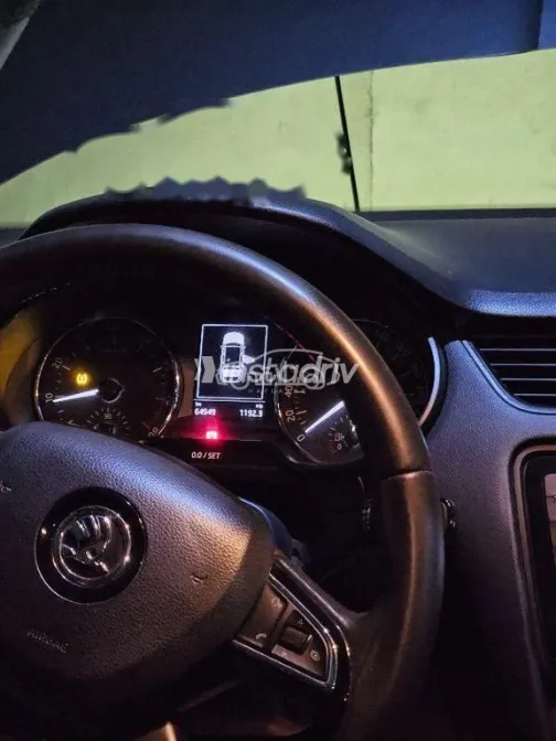 سكودا اوكتافيا 2015 فضي مستعملة للبيع - 4