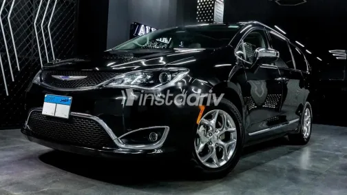 Chrysler Pacifica 2018 Black Used for Sale - 1