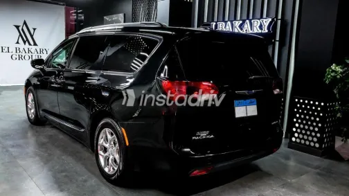 Chrysler Pacifica 2018 Black Used for Sale - 4