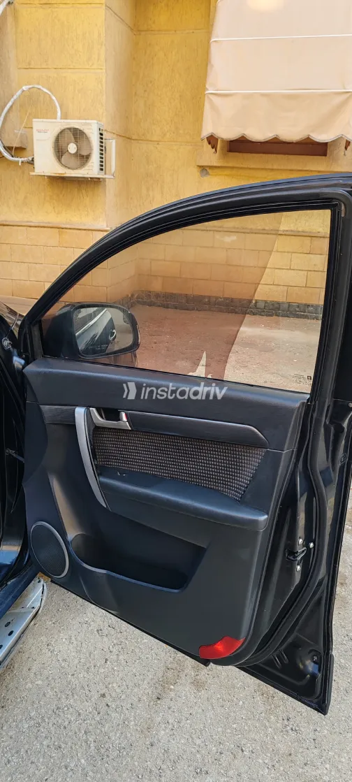 Chevrolet Captiva 2012 White Used for Sale - 2