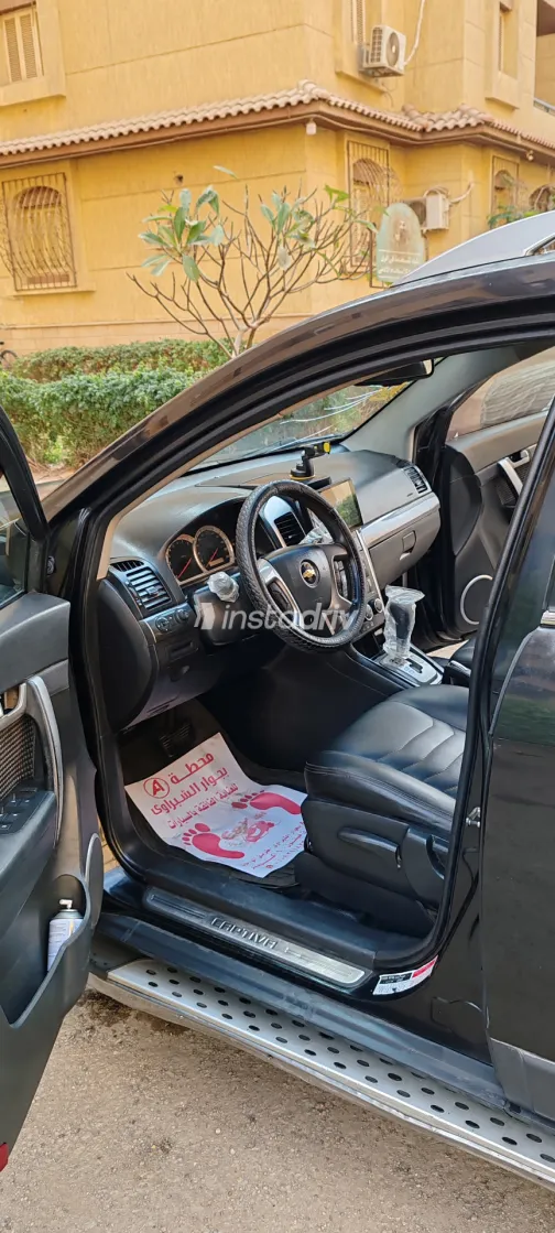 Chevrolet Captiva 2012 White Used for Sale - 10