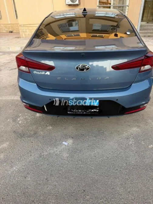 هيونداي إلنترا اى دى 2025 أزرق مستعملة للبيع - 2