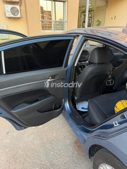 هيونداي إلنترا اى دى 2025 أزرق مستعملة للبيع - 4