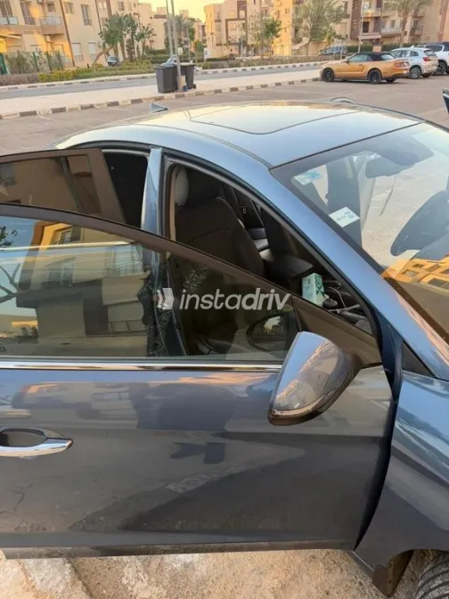 هيونداي إلنترا اى دى 2025 أزرق مستعملة للبيع - 5