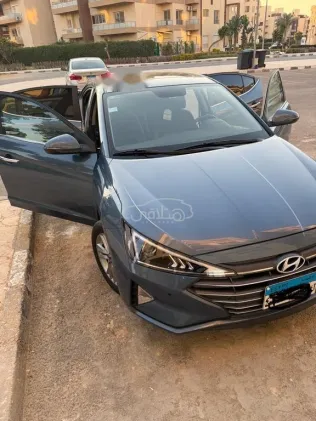 هيونداي إلنترا اى دى 2025 أزرق مستعملة للبيع