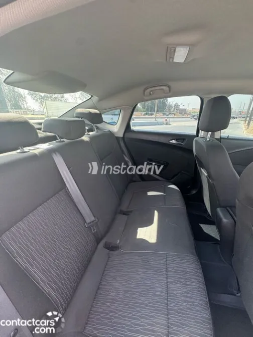 اوبل أسترا 2020 أبيض مستعملة للبيع - 2