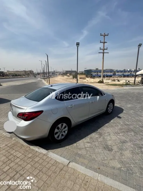 اوبل أسترا 2020 أبيض مستعملة للبيع - 7