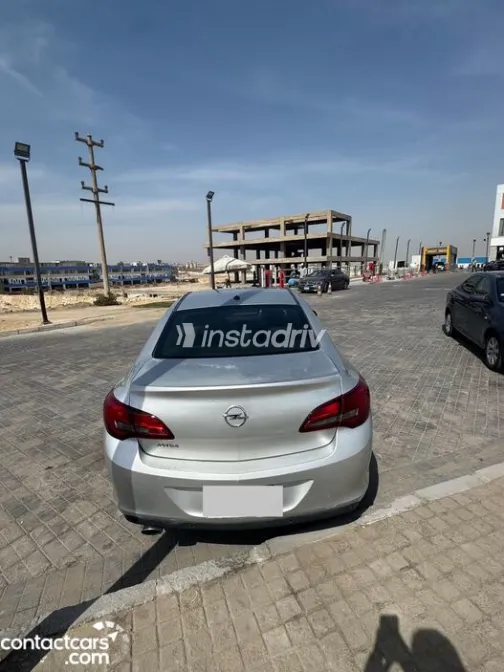 اوبل أسترا 2020 أبيض مستعملة للبيع - 8