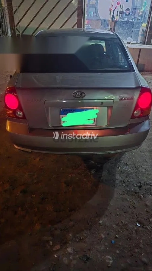 هيونداي فيرنا 2009 فضي مستعملة للبيع - 2