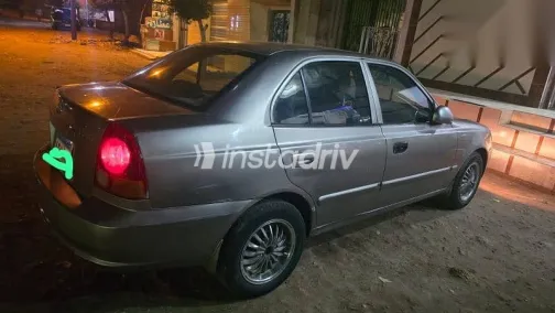 هيونداي فيرنا 2009 فضي مستعملة للبيع - 4