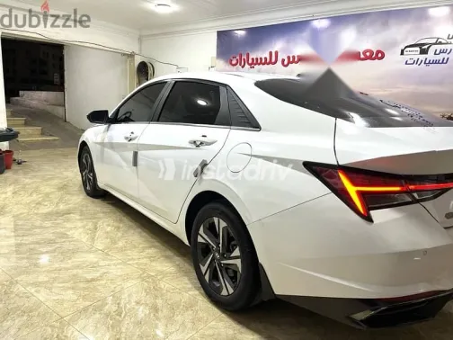 Hyundai Elantra 2021 White Used for Sale - 4