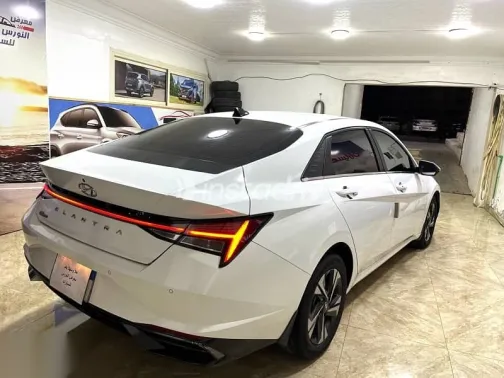 Hyundai Elantra 2021 White Used for Sale - 8