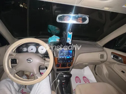 نيسان صنى 2011 ذهبي مستعملة للبيع - 1