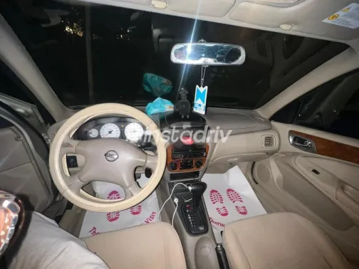 نيسان صنى 2011 ذهبي مستعملة للبيع - 2