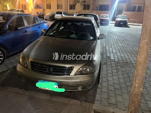 نيسان صنى 2011 ذهبي مستعملة للبيع - 5