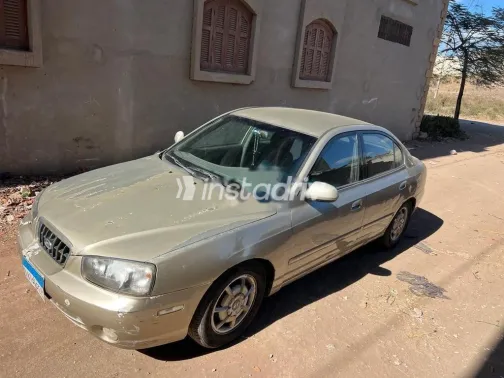 هيونداي افانتي 2000 ذهبي مستعملة للبيع - 3