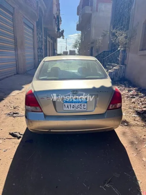 هيونداي افانتي 2000 ذهبي مستعملة للبيع - 4