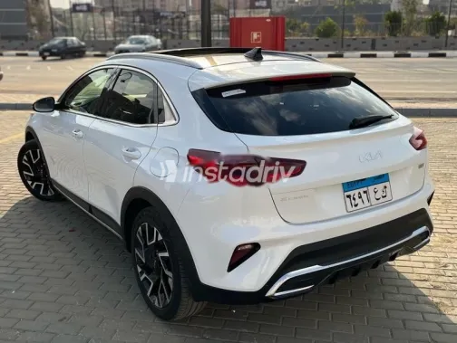 كيا اكسيد 2023 أبيض مستعملة للبيع - 2