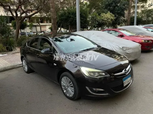 اوبل أسترا 2015 بني مستعملة للبيع - 1