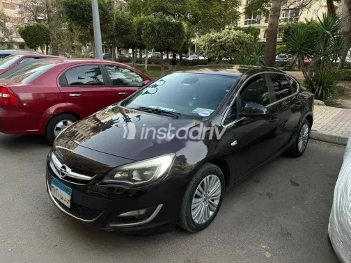 اوبل أسترا 2015 بني مستعملة للبيع - 2