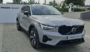 فولفو XC 40 2025 فضي مستعملة للبيع