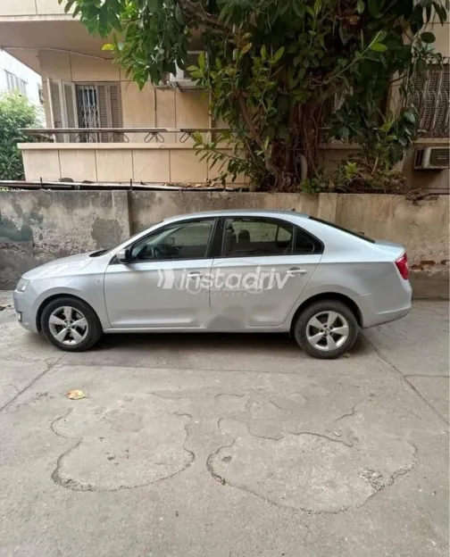 سكودا رابيد 2015 فضي مستعملة للبيع - 2