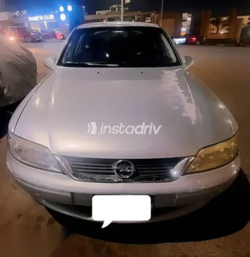 اوبل فيكترا 2003 فضي مستعملة للبيع - 1