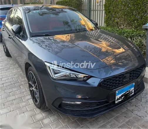 سيات ليون 2022 رمادي مستعملة للبيع - 1