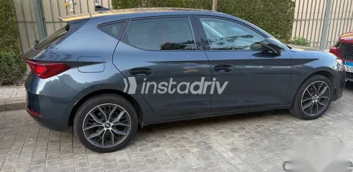 سيات ليون 2022 رمادي مستعملة للبيع - 3